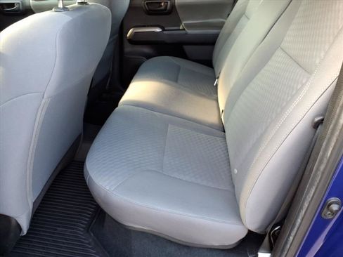 Used 2023 Toyota Tacoma SR5 AWD/4WD image 7