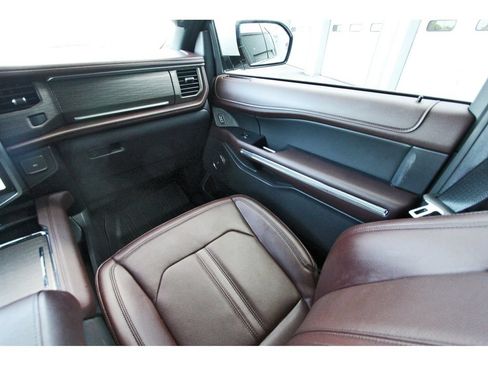 Used 2024 Ford Expedition Limited AWD/4WD image 11