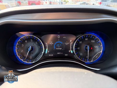 Used 2024 Chrysler Pacifica Touring-L FWD image 30