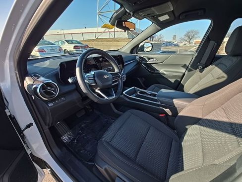 Used 2025 Chevrolet Equinox LT image 10