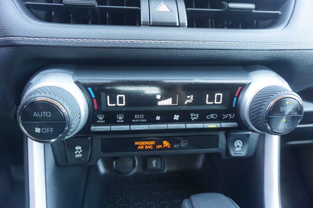 Used 2021 Toyota RAV4 XLE FWD image 13
