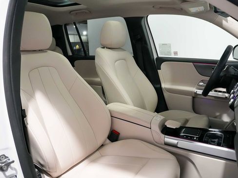 Used 2022 Mercedes-Benz GLB 250 4MATIC image 26