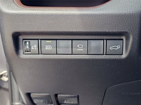 Used 2019 Toyota RAV4 Limited w/ Advanced Technology Package FWD image 50