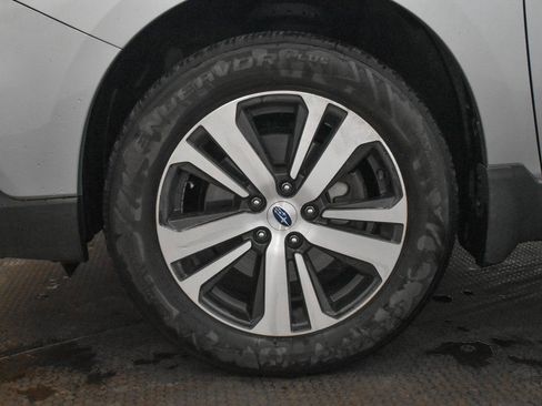 Used 2019 Subaru Outback 3.6R Limited w/ Popular Package #2 image 9