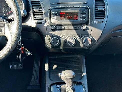 Used 2017 Kia Forte LX image 13