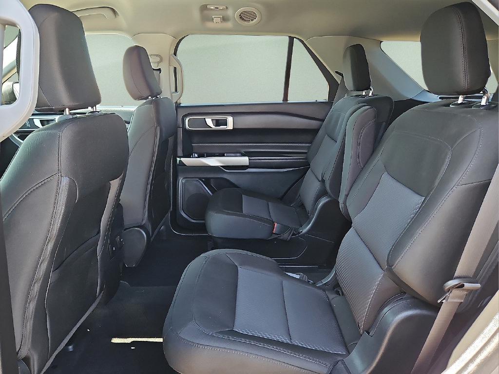 Used 2024 Ford Explorer XLT RWD image 13
