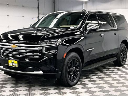 Used 2023 Chevrolet Suburban Premier AWD/4WD image 12