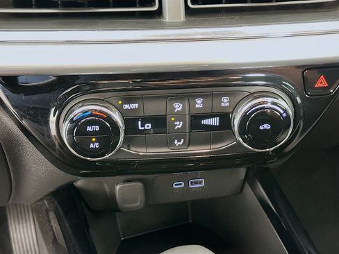 Used 2025 Chevrolet Trax LT FWD image 21