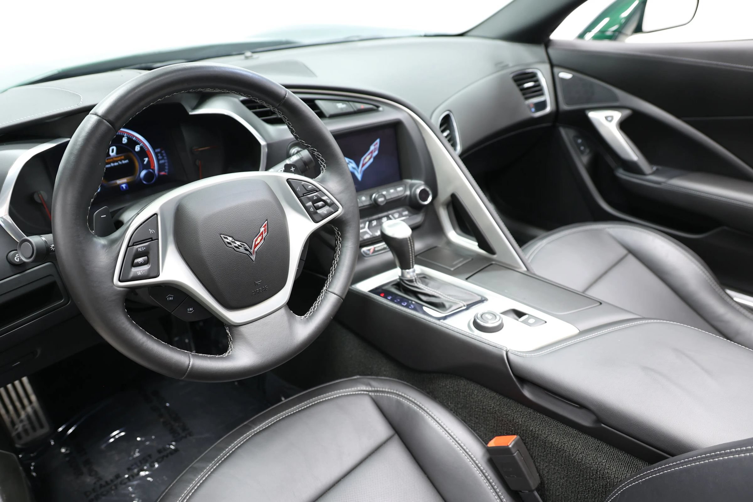 Used 2014 Chevrolet Corvette Stingray Coupe RWD image 2