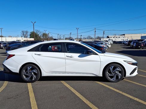 Certified 2025 Hyundai Elantra Sport image 8