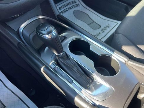 Used 2018 Chevrolet Malibu LT image 17