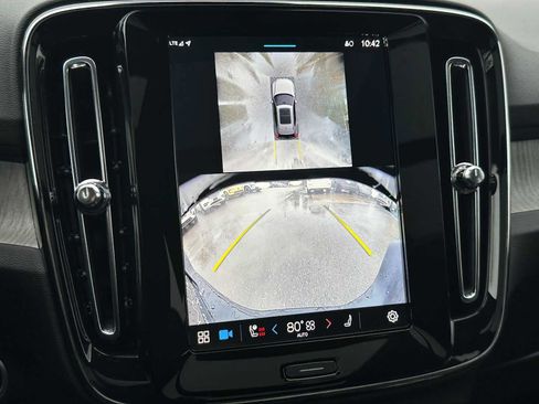 Used 2025 Volvo XC40 B5 Ultra w/ Climate Package image 26