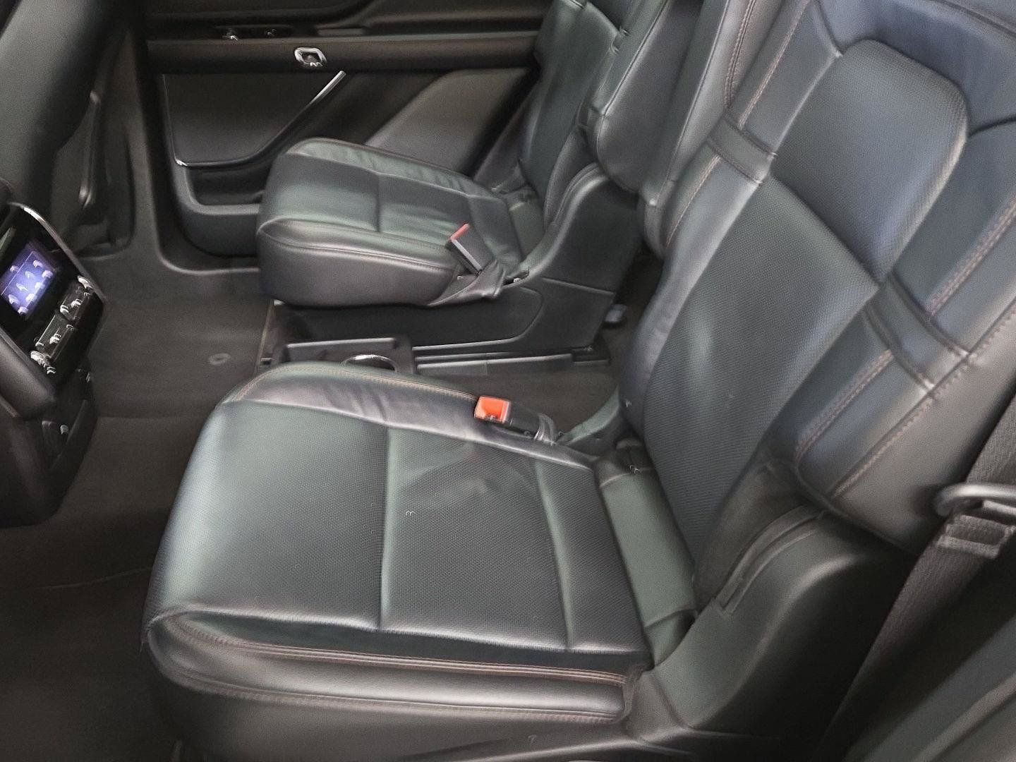 Used 2024 Lincoln Aviator Reserve AWD/4WD image 7