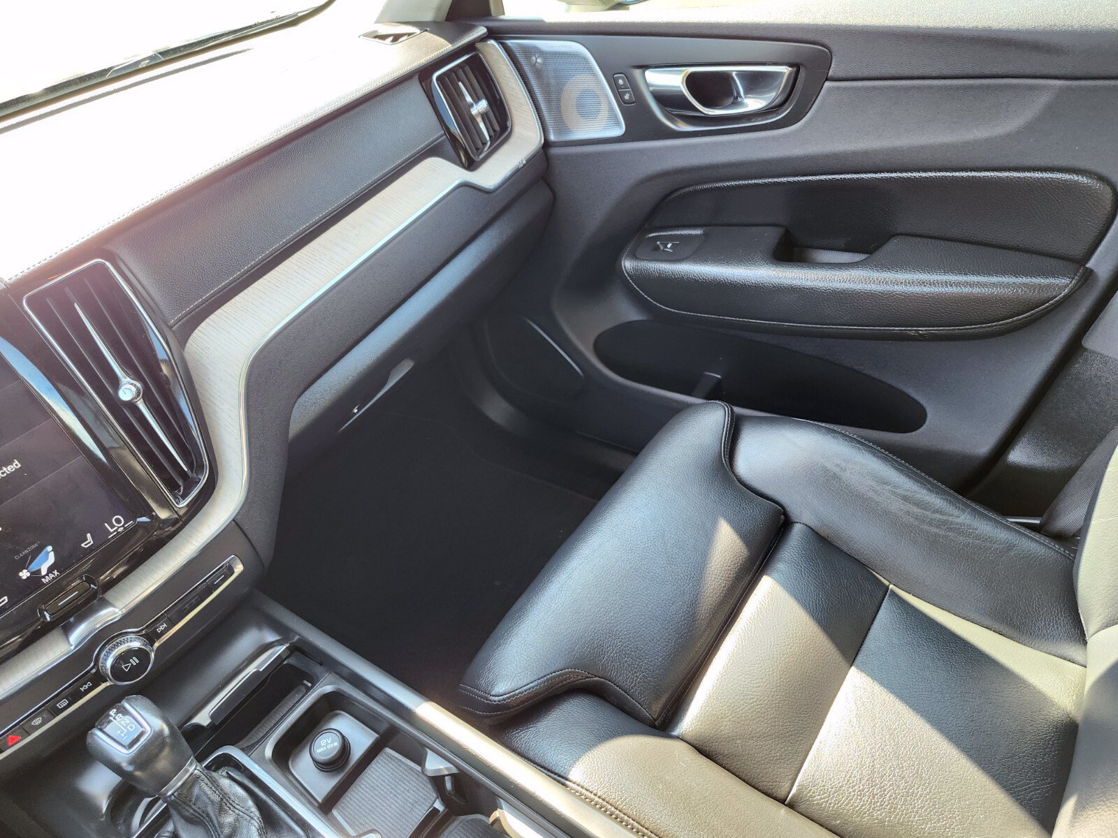 Used 2018 Volvo XC60 T6 Inscription w/ Convenience Package AWD/4WD image 14