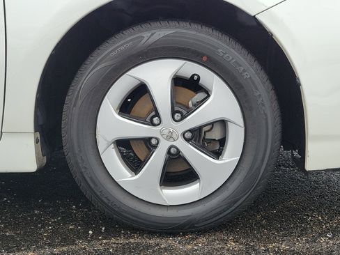 Used 2015 Toyota Prius Three image 5