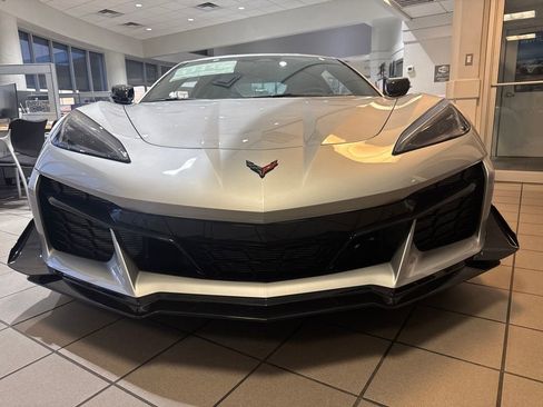 New 2026 Chevrolet Corvette Z06 w/ Z07 Performance Package RWD image 2