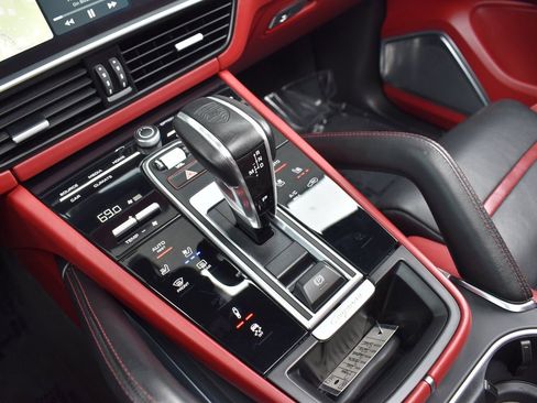 Used 2021 Porsche Cayenne Turbo image 36