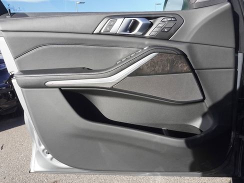 Used 2023 BMW X7 xDrive40i w/ Premium Package image 17