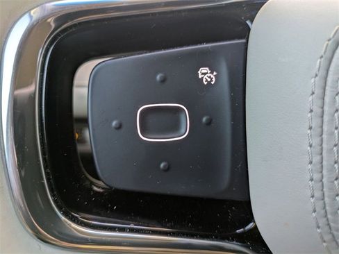 Used 2024 Lincoln Nautilus Premier image 14