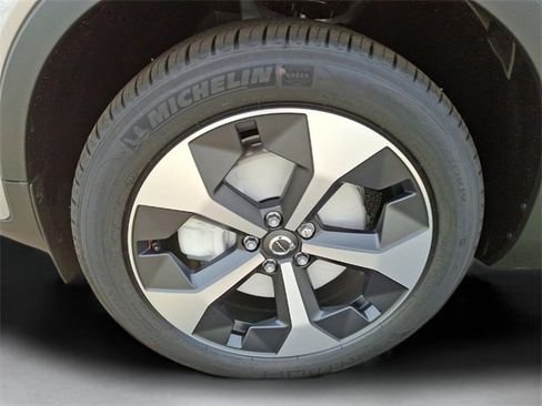 New 2026 Volvo XC40 B5 Plus w/ Protection Package Premier image 4