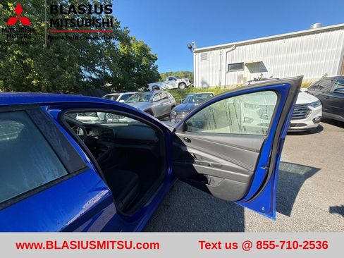 Used 2025 Hyundai Elantra Sport FWD image 35