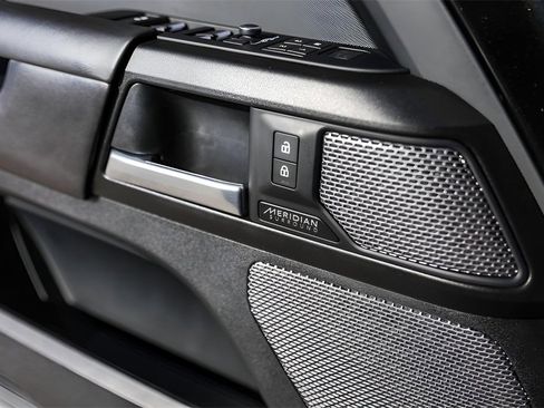 Used 2023 Land Rover Defender 110 V8 image 24