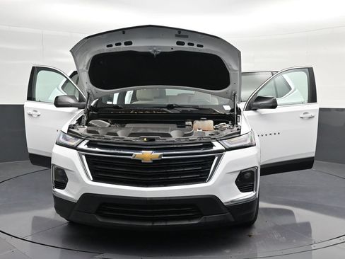 Used 2023 Chevrolet Traverse LS FWD image 33