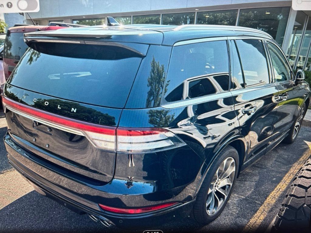 Used 2021 Lincoln Aviator Grand Touring w/ Equipment Group 302A AWD/4WD image 3
