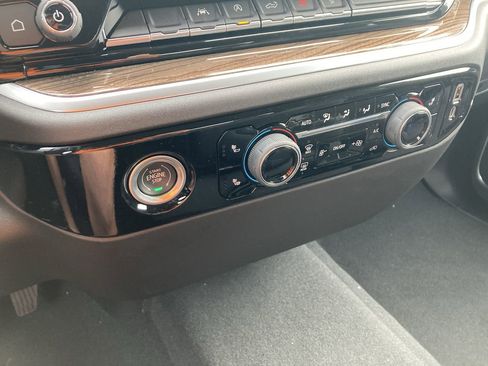 Used 2022 Chevrolet Silverado 1500 LT image 32