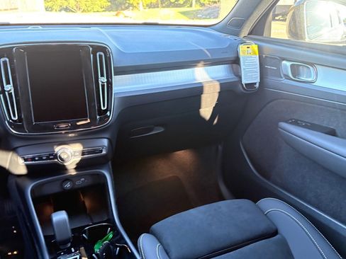 New 2026 Volvo XC40 B5 Ultra w/ Protection Package Premier image 13