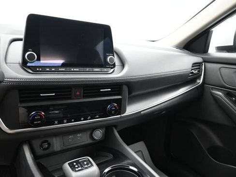 Used 2026 Nissan Rogue SV FWD image 23