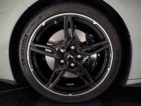Used 2024 Chevrolet Corvette Stingray Premium Cpe w/ Z51 Performance Package RWD image 31