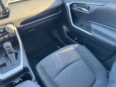 Used 2020 Toyota RAV4 XLE image 15