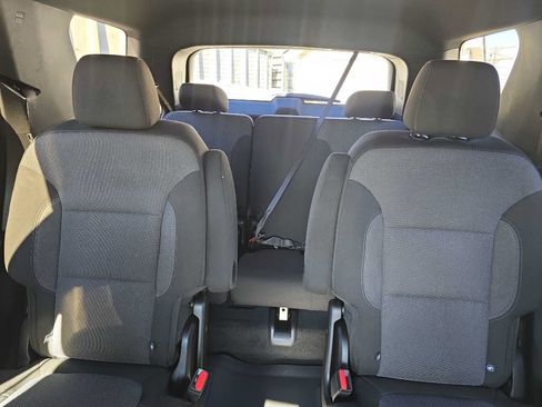 Used 2023 Chevrolet Traverse LT image 14