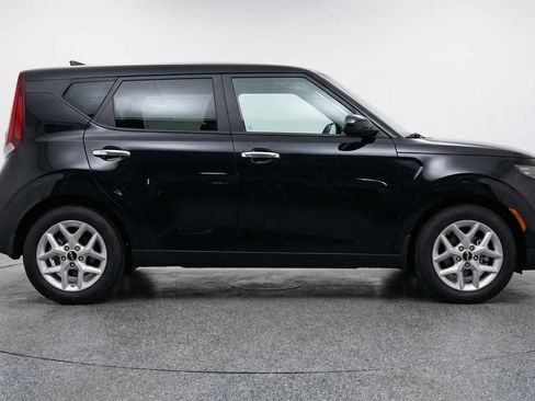 Used 2025 Kia Soul LX w/ LX Technology Package image 11