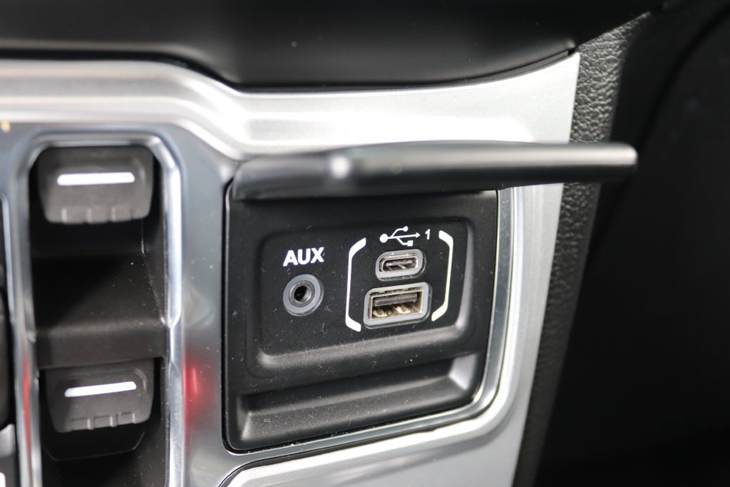 Used 2021 Jeep Wrangler Unlimited Sahara w/ Uconnect 4C Nav & Sound Group AWD/4WD image 36