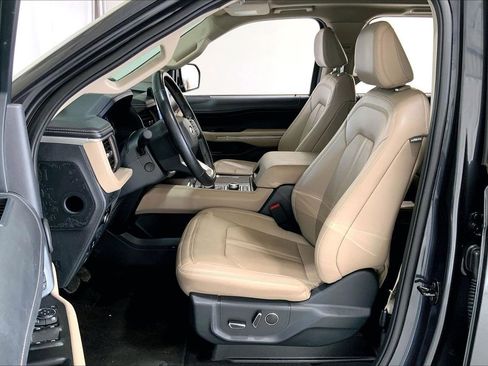 Used 2024 Ford Expedition Limited image 15
