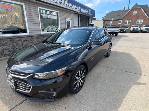 Used 2016 Chevrolet Malibu LT w/ Leather Package FWD image 2