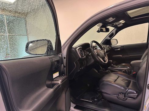 Used 2019 Toyota Tacoma TRD Off-Road image 23
