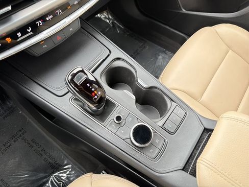 Used 2025 Cadillac XT4 Premium Luxury image 21