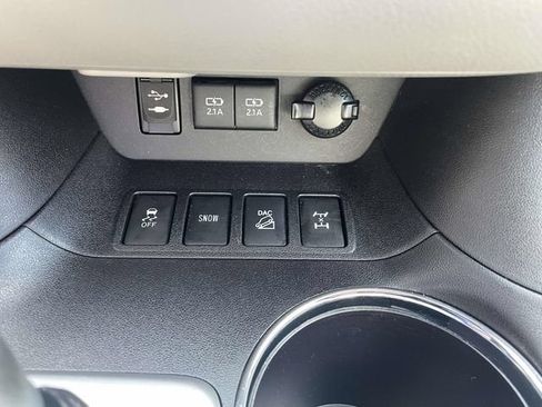 Used 2018 Toyota Highlander XLE AWD/4WD image 34