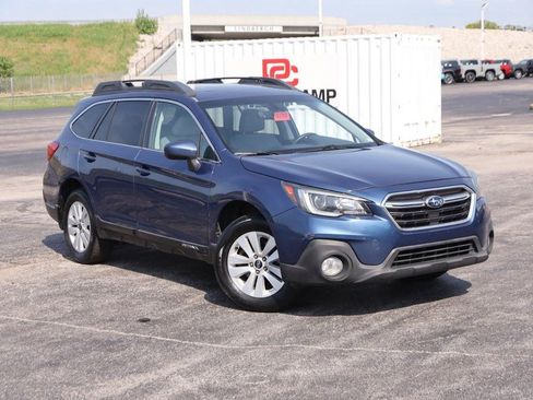 Used 2019 Subaru Outback 2.5i Premium w/ Popular Package #2 AWD/4WD image 2
