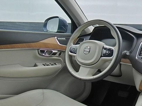 Used 2022 Volvo XC90 T5 Momentum w/ Climate Package AWD/4WD image 18