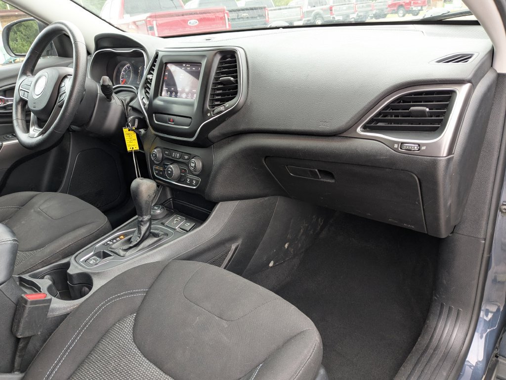Used 2019 Jeep Cherokee Latitude w/ Popular Appearance Group AWD/4WD image 8