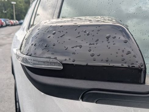 Used 2025 Chevrolet Traverse LT image 10