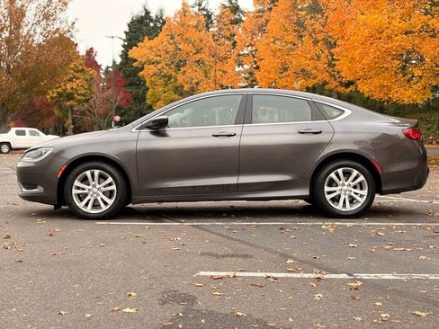 Used 2015 Chrysler 200 Limited image 2