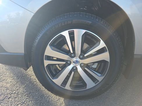 Used 2019 Subaru Outback 2.5i Limited AWD/4WD image 8
