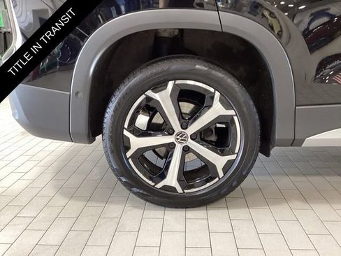 Used 2025 Volkswagen Tiguan SE w/ Panoramic Sunroof Package AWD/4WD image 24