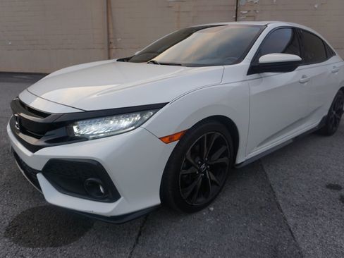 Used 2018 Honda Civic Sport Touring image 4