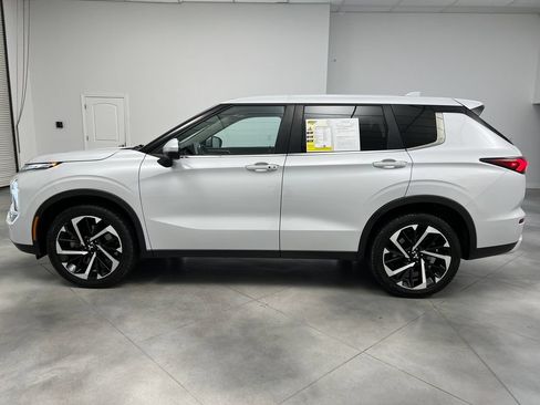 Used 2024 Mitsubishi Outlander SE AWD/4WD image 5